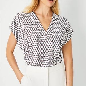 Ann Taylor Floral Crape V-Neck Top. Size LP